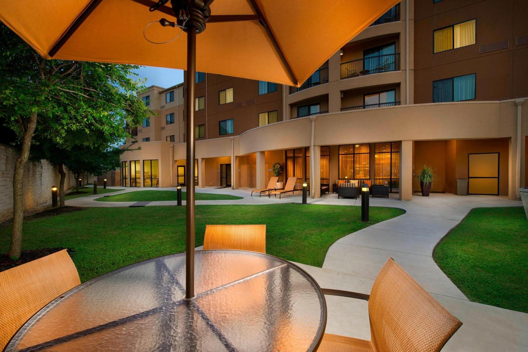 Courtyard By Marriott San Antonio Seaworld/Lackland Zewnętrze zdjęcie